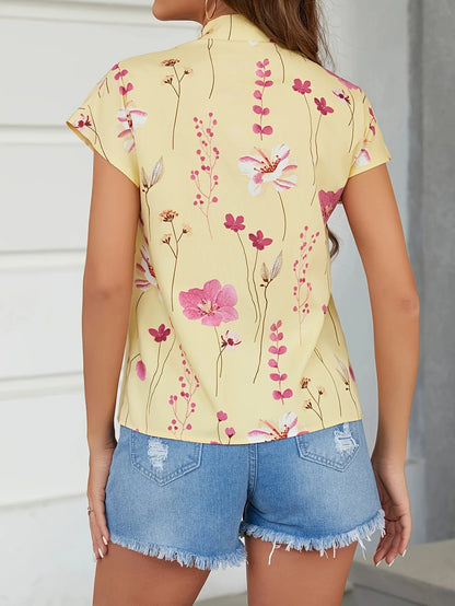 Women’s fashion: versatile floral print design, exquisite collar buttoned short-sleeved top.